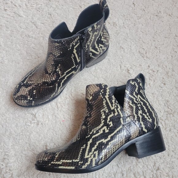 Vionic Shoes - Vionic Clara Boa Animal Print Ankle Bootties New